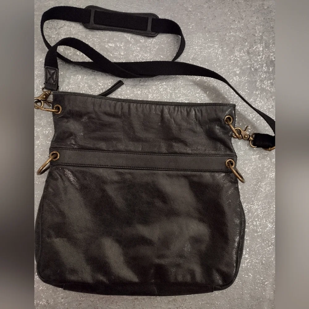 The Sak Leather Crossbody Bag - Picture 3 of 6